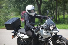 北京双井骑摩托车为什么打人